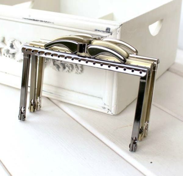 k039 gun black/bronze 10cm metal purse frame kiss clasp vintage craft workshop diy accessories coin purse 5pcs/lot
k039 gun black/bronze 10cm metal purse frame kiss clasp vintage craft workshop diy accessories coin purse 5pcs/lot