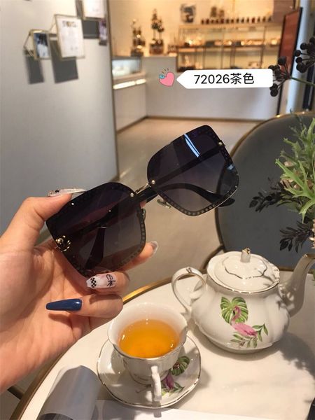 new 4 colors womens sunglasses polarized ladies sun glasses fashion woman glasses travel holiday with box, White;black
new 4 colors womens sunglasses polarized ladies sun glasses fashion woman glasses travel holiday with box, White;black