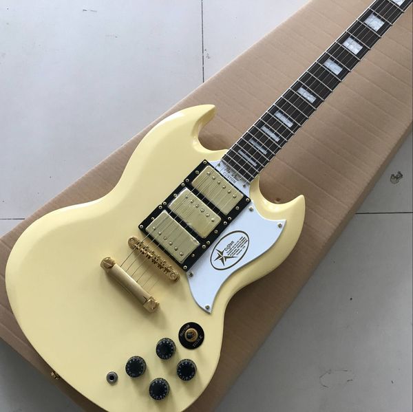 custom shop, electric guitar, 3 pickups and gold hardware gitaar, handwork 6 stings guitarra,rosewood fingerboard
custom shop, electric guitar, 3 pickups and gold hardware gitaar, handwork 6 stings guitarra,rosewood fingerboard
