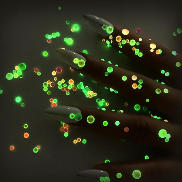 алмазные gems смешанный размер светящийся кристалл nail art rhinestone украшения флуоресцентный glow in the dark 3d блеск, Silver;gold
алмазные gems смешанный размер светящийся кристалл nail art rhinestone украшения флуоресцентный glow in the dark 3d блеск, Silver;gold