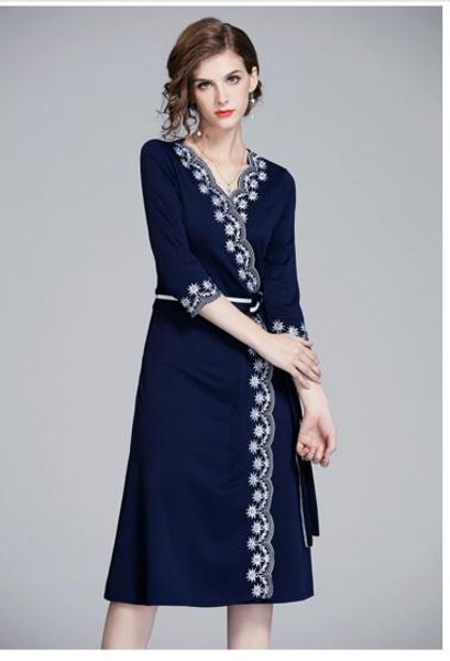 big high-end heavy industry embroidered women's mid-length temperament waist dress, Black;gray
big high-end heavy industry embroidered women's mid-length temperament waist dress, Black;gray