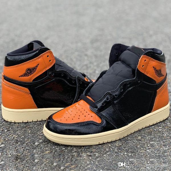 new authentic air high og 1 shattered backboard 3.0 black basketball shoes orange pale vanilla retro man 1s sports sneakers 555088-028
new authentic air high og 1 shattered backboard 3.0 black basketball shoes orange pale vanilla retro man 1s sports sneakers 555088-028