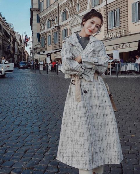 small fragrant woolen coat women's mid-length autumn and winter new loose plaid over-knee woolen coat black white 
small fragrant woolen coat women's mid-length autumn and winter new loose plaid over-knee woolen coat black white