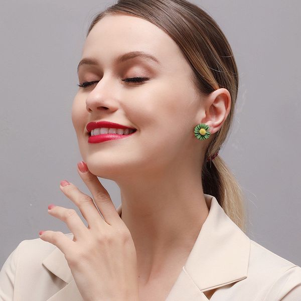 20pcs/lot korean selling daisy earring simple colorful floral stud earrings for women summer decoration alloy ear ring jewelry, Golden;silver
20pcs/lot korean selling daisy earring simple colorful floral stud earrings for women summer decoration alloy ear ring jewelry, Golden;silver