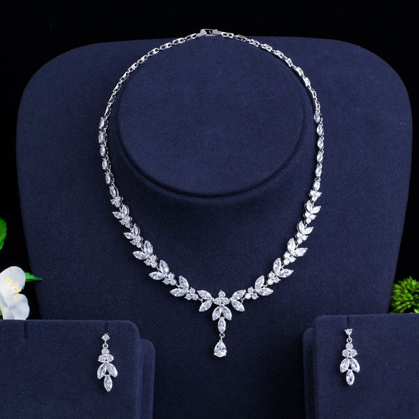 женщины cz кристалл цветы комплект ювелирных изделий rhinestone способа ожерелье серьги падения свадебный комплект ювелирных изделий, Silver
женщины cz кристалл цветы комплект ювелирных изделий rhinestone способа ожерелье серьги падения свадебный комплект ювелирных изделий, Silver