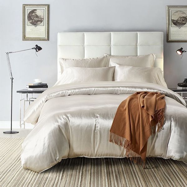 100% pure satin silk bedding set home textile king size bed set bedclothes duvet cover flat sheet pillowcases wholesale
100% pure satin silk bedding set home textile king size bed set bedclothes duvet cover flat sheet pillowcases wholesale
