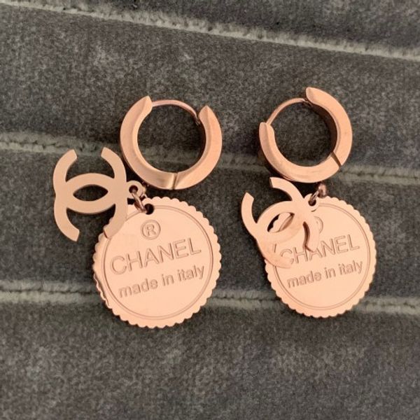 Famou brand jewelry fa hion 316l tainle teel tyle deluxe ro e gold plated letter hoop earring tud for girl women
Famou brand jewelry fa hion 316l tainle teel tyle deluxe ro e gold plated letter hoop earring tud for girl women