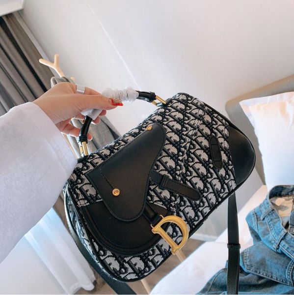 2020 luxury saddle messenger bag counter genuine design messenger bag / shoulder bag fashion casual wallet / handbag bh2, Blue;gray
2020 luxury saddle messenger bag counter genuine design messenger bag / shoulder bag fashion casual wallet / handbag bh2, Blue;gray
