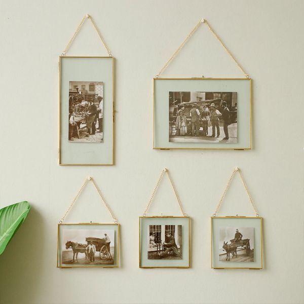 simple square metal edging glass p frame, glass specimen box, creative living room wall picture frame pendant
simple square metal edging glass p frame, glass specimen box, creative living room wall picture frame pendant
