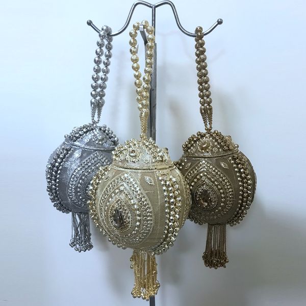 doyutig retro short tassel hand-made metal handbag women crystal beads wedding clutches lady fashion evening bags f752
doyutig retro short tassel hand-made metal handbag women crystal beads wedding clutches lady fashion evening bags f752