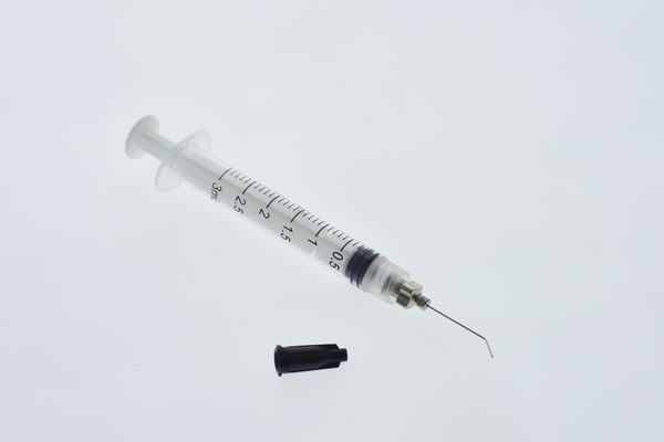 12 sets/lot dispensing syringes 3cc 3ml plastic with tip cap and stainless steel curved needle
12 sets/lot dispensing syringes 3cc 3ml plastic with tip cap and stainless steel curved needle