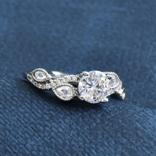 leaves crystal engagement rings women wedding band rings for female rose gold rings jewelry gift fashion jewelry zr101, Slivery;golden
leaves crystal engagement rings women wedding band rings for female rose gold rings jewelry gift fashion jewelry zr101, Slivery;golden