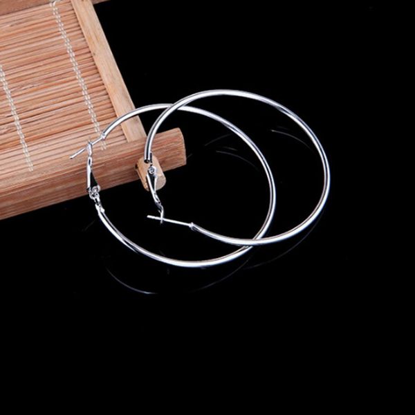 1 pair of female large circle simple exquisite exaggerated charm statement earrings ring dinner jewelry gifts, Golden;silver
1 pair of female large circle simple exquisite exaggerated charm statement earrings ring dinner jewelry gifts, Golden;silver