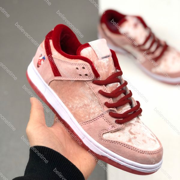 strange love x sb dunk low pro pink men women running shoes freddy krueger cement black red fire designer sport trainers sneakers with box
strange love x sb dunk low pro pink men women running shoes freddy krueger cement black red fire designer sport trainers sneakers with box
