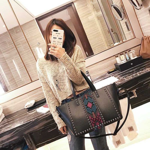 2018 fashion women handbags large capacity tote handbag crossbody messenger bags luxury women leather handbags black 
2018 fashion women handbags large capacity tote handbag crossbody messenger bags luxury women leather handbags black