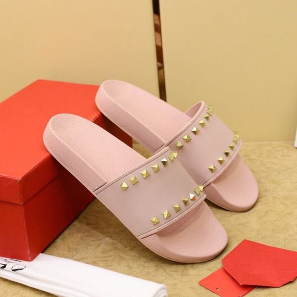 2020 new fashion men women sandals with rivets summer sandals slide summer fashion wide flat slippery sandals slipper with box, Black
2020 new fashion men women sandals with rivets summer sandals slide summer fashion wide flat slippery sandals slipper with box, Black