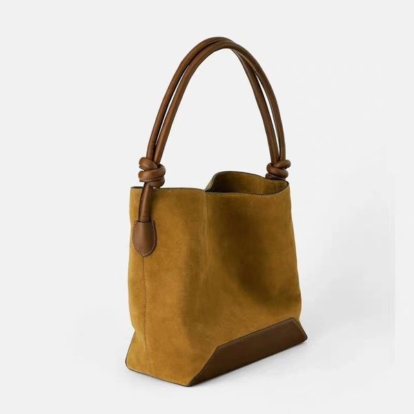 new simple design large capacity bag texture solid color matte leather portable bucket bag wild crossbody handbag shoulder
new simple design large capacity bag texture solid color matte leather portable bucket bag wild crossbody handbag shoulder