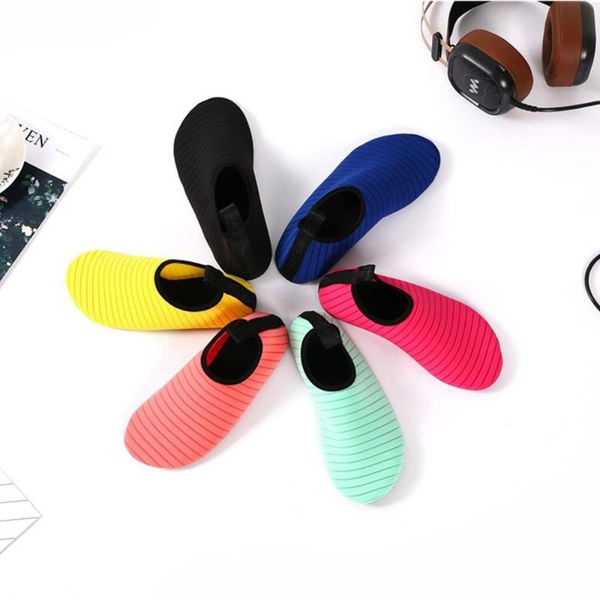 men aqua shoes summer breathable water woman sneakers beach slippers upstream shoes swimming diving socks tenis masculino
men aqua shoes summer breathable water woman sneakers beach slippers upstream shoes swimming diving socks tenis masculino