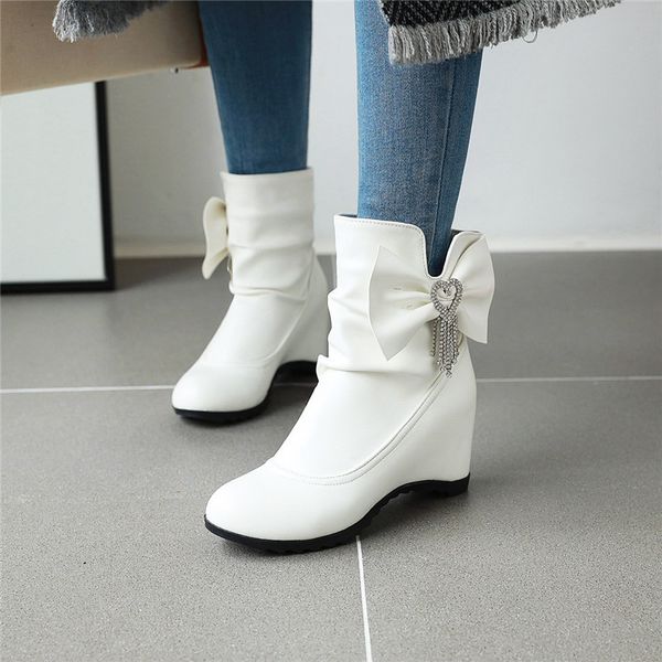 boots 2021 fashion crystal chain wedding party ladies ankle bowtie design black white slip on winter bride shoes woman
boots 2021 fashion crystal chain wedding party ladies ankle bowtie design black white slip on winter bride shoes woman