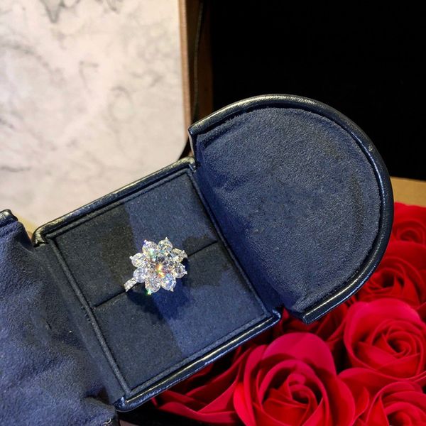 2020 new luxury atmosphere high-end custom 925 sterling silver inlaid high carbon diamond imported 3a diamond ring for women, Golden;silver
2020 new luxury atmosphere high-end custom 925 sterling silver inlaid high carbon diamond imported 3a diamond ring for women, Golden;silver