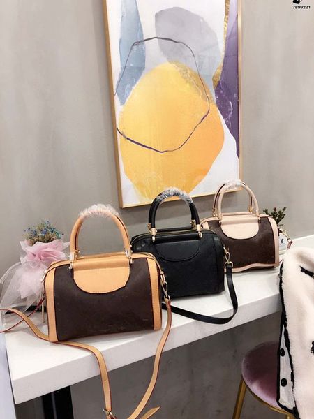female vogue new fund of 2020 aging boston leather leboy handbag joker pillow single shoulder bag backpacks purse womens
female vogue new fund of 2020 aging boston leather leboy handbag joker pillow single shoulder bag backpacks purse womens