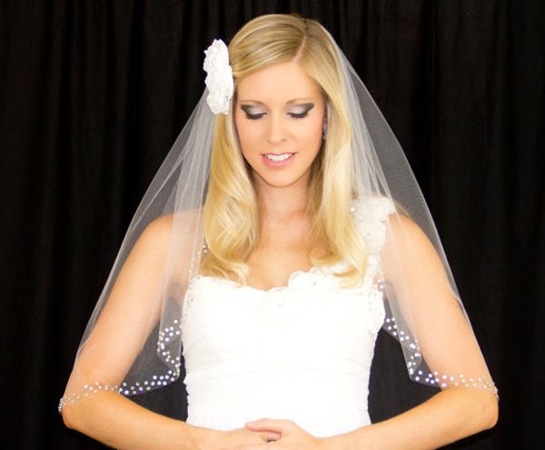 new luxurious popular white ivory champagne red purple pink black wedding veils one-layer amazing waist length rhinestone edge bridal veils
new luxurious popular white ivory champagne red purple pink black wedding veils one-layer amazing waist length rhinestone edge bridal veils