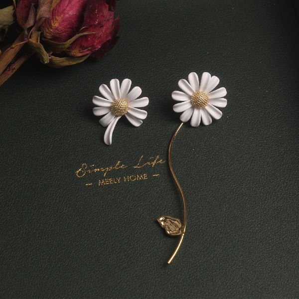 2020 korean new design fashion jewelry personality notch white daisy asymmetric golden tassel summer beach party female earrings, Golden;silver
2020 korean new design fashion jewelry personality notch white daisy asymmetric golden tassel summer beach party female earrings, Golden;silver