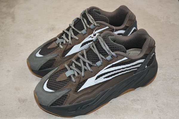Wave Runner 700 V2 Geode Static Cement Inertia OG Solid Grey Mauve Mens Kanye West Running Shoes Women Fashion Sports Athletics Sneakers
Wave Runner 700 V2 Geode Static Cement Inertia OG Solid Grey Mauve Mens Kanye West Running Shoes Women Fashion Sports Athletics Sneakers