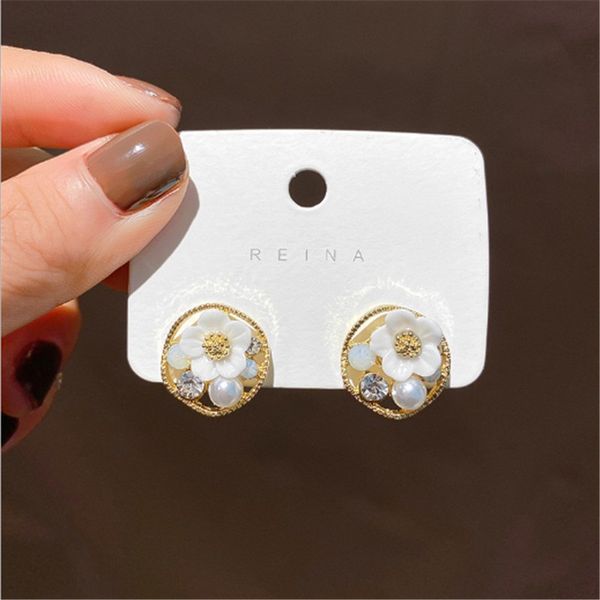 luxury designer female 925 silver needle pearl earring temperament simple diamond earrings female flower round hollow diamond earring, White
luxury designer female 925 silver needle pearl earring temperament simple diamond earrings female flower round hollow diamond earring, White