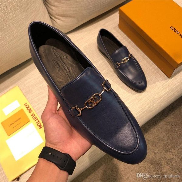 18ss luxury brands pointed toe business brogue shoes men dress casual soft rubber shoes breathable wedding shoes 2 colors 2020 yyyy1, Black
18ss luxury brands pointed toe business brogue shoes men dress casual soft rubber shoes breathable wedding shoes 2 colors 2020 yyyy1, Black