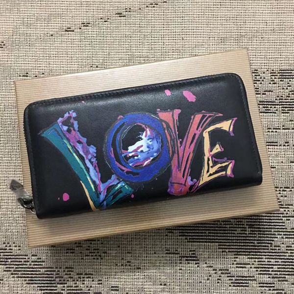 2020 new r wallet gift luxury long wallets card holders famous for men women purse clutch genuine leather with box, Red;black
2020 new r wallet gift luxury long wallets card holders famous for men women purse clutch genuine leather with box, Red;black