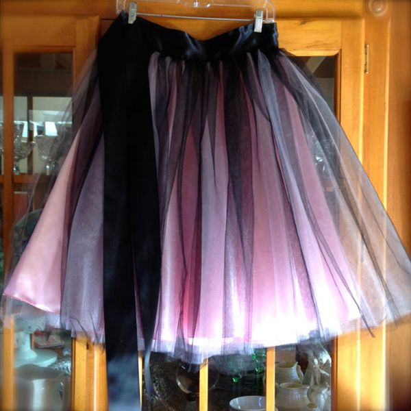 women's tulle skirt in black and pink tutu midi skirt with sashes high waist ballerina skirt custom made plus size
women's tulle skirt in black and pink tutu midi skirt with sashes high waist ballerina skirt custom made plus size