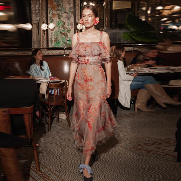 2019 brand same style dress flora print spaghetti strap mid calf sleeveless empire fashion prom dresses as, Black
2019 brand same style dress flora print spaghetti strap mid calf sleeveless empire fashion prom dresses as, Black