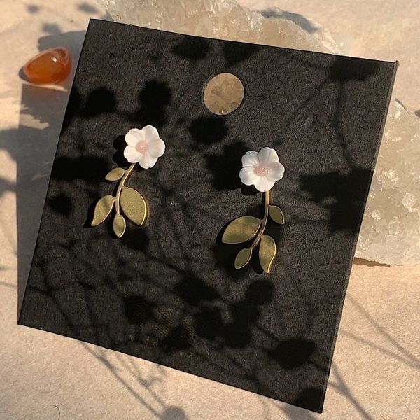 korean-style dongdaemun earrings shell flower metal leaves 925 silver pin elegant earrings, Golden
korean-style dongdaemun earrings shell flower metal leaves 925 silver pin elegant earrings, Golden