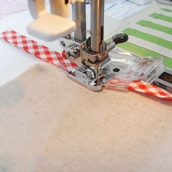 1 pcs adjustable bias tape binding foot snap on presser foot for sewing machine accessories good, Black
1 pcs adjustable bias tape binding foot snap on presser foot for sewing machine accessories good, Black