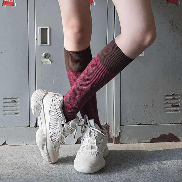 woman solid geometric print cotton socks girls knee high socks sport warm winter sock ankle crew 4 pairs/lot, Black;white
woman solid geometric print cotton socks girls knee high socks sport warm winter sock ankle crew 4 pairs/lot, Black;white