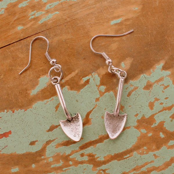 2019 new style ancient silver tool small shovel earrings ear hook personality creative women jewelry designer earrings friendship gifts
2019 new style ancient silver tool small shovel earrings ear hook personality creative women jewelry designer earrings friendship gifts