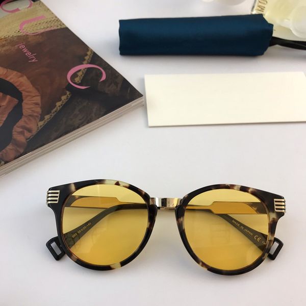 0586 sunglasses for women men famous glasses popular fashion summer square style uv protection lens come with case, White;black
0586 sunglasses for women men famous glasses popular fashion summer square style uv protection lens come with case, White;black