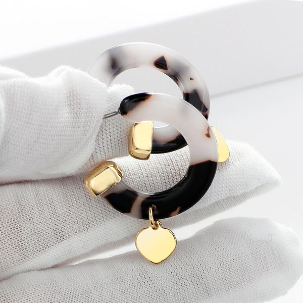 amorcome small c type acrylic hoop earrings for women fashion copper alloy cute heart charm geometric earrings jewelry, Golden;silver 
amorcome small c type acrylic hoop earrings for women fashion copper alloy cute heart charm geometric earrings jewelry, Golden;silver