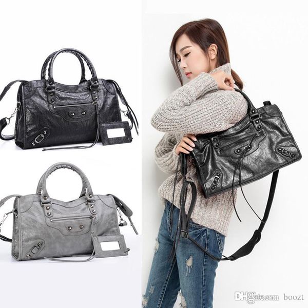 2019 lady motorcycle bag mini city bag cro body bag tud rivet pur e tote handbag crack lamb kin leather de igner handbag
2019 lady motorcycle bag mini city bag cro body bag tud rivet pur e tote handbag crack lamb kin leather de igner handbag