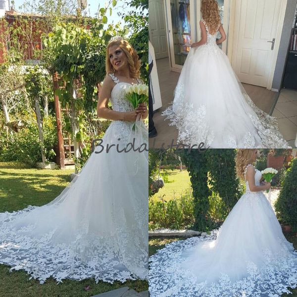 fairytale summer beach wedding dresses white spaghetti straps 3d appliques court train garden bridal gowns modest backless robe de mariée
fairytale summer beach wedding dresses white spaghetti straps 3d appliques court train garden bridal gowns modest backless robe de mariée