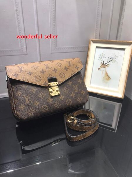 горячие продажи мода vintage сумки женщин конструктора сумки холст контрастные цвета crossbody и одно плечо сумки m40780
горячие продажи мода vintage сумки женщин конструктора сумки холст контрастные цвета crossbody и одно плечо сумки m40780
