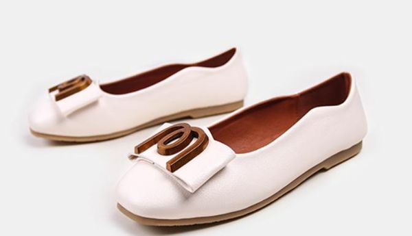 2019 women's shoes in spring and autumn with new style flat bottom square head shallow mouth, Black
2019 women's shoes in spring and autumn with new style flat bottom square head shallow mouth, Black