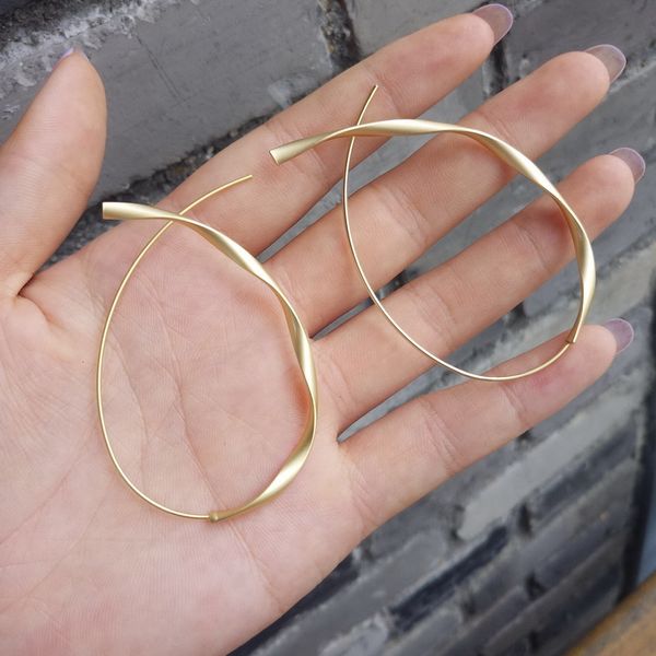 2019 new vintage metal gold silver geometric twist wave line drop earrings for women handmade matte big oval earrings jewelry, Golden;silver
2019 new vintage metal gold silver geometric twist wave line drop earrings for women handmade matte big oval earrings jewelry, Golden;silver