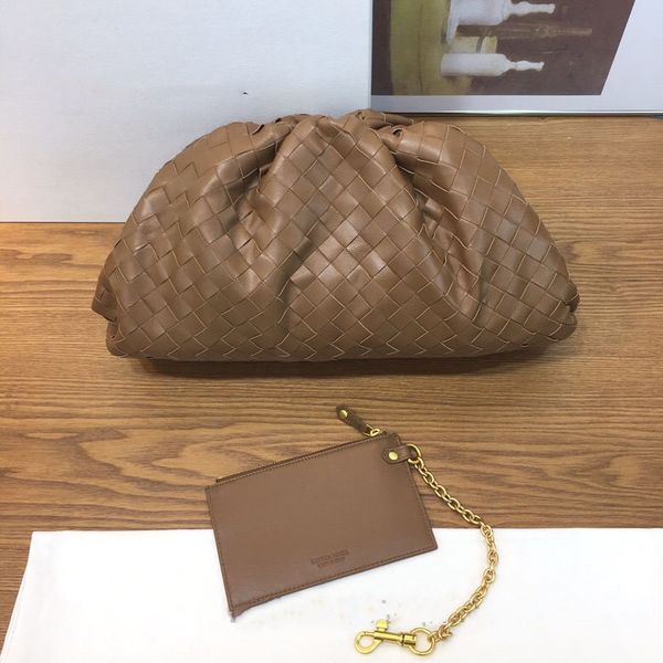 new lady's handbag 7a high-end custom quality large capacity handbag fashion trend leisure style gold metal accessories
new lady's handbag 7a high-end custom quality large capacity handbag fashion trend leisure style gold metal accessories