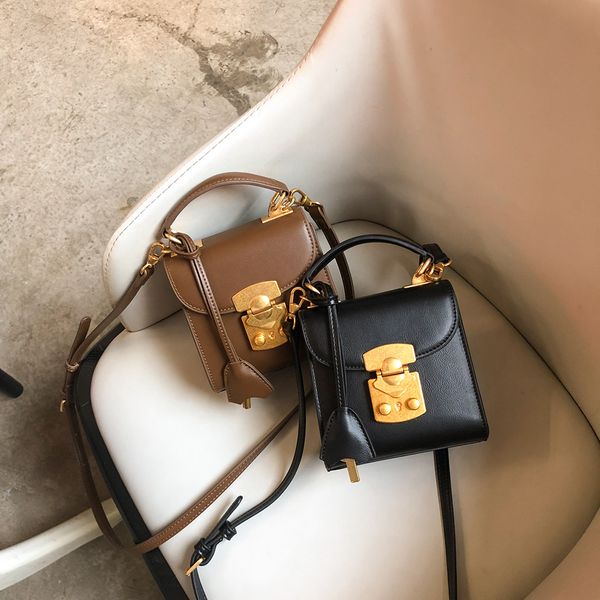 retro chic lock square women handbag fashion designer brand shoulder bag luxury pu leather crossbody bag small flap female purse
retro chic lock square women handbag fashion designer brand shoulder bag luxury pu leather crossbody bag small flap female purse