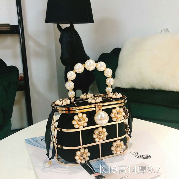 autumn 2019 new women's bag metal cage pearl flower mother dinner bag handbag tide
autumn 2019 new women's bag metal cage pearl flower mother dinner bag handbag tide
