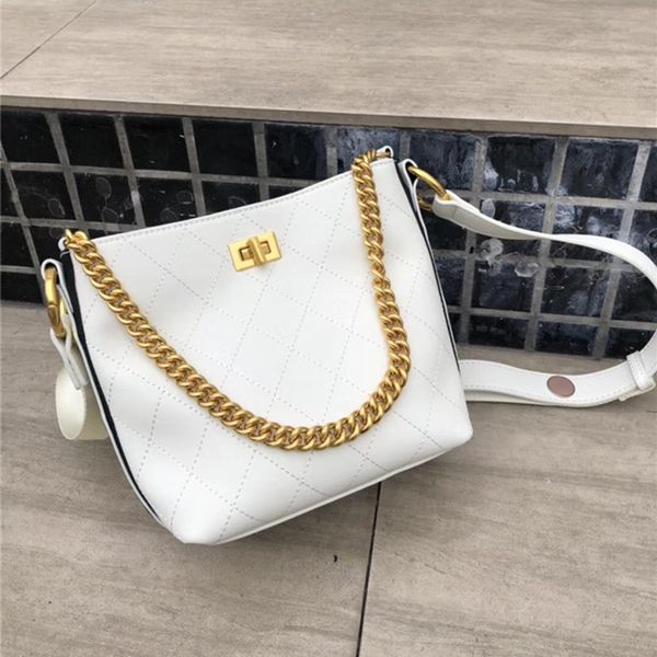 hippie package woman trumpet genuine leather woman package small real diamond lattice chain bucket package fund single shoulder satchel
hippie package woman trumpet genuine leather woman package small real diamond lattice chain bucket package fund single shoulder satchel