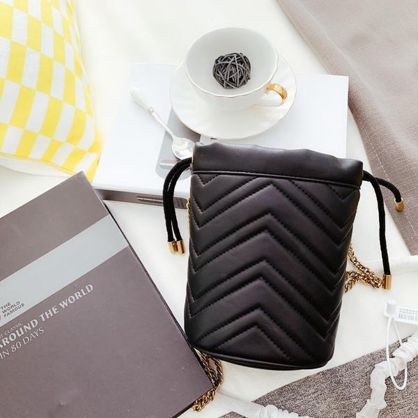 designer shoulder bag ladies messenger bag bucket bag fashion casual outdoor lightweight luxury leather chain
designer shoulder bag ladies messenger bag bucket bag fashion casual outdoor lightweight luxury leather chain