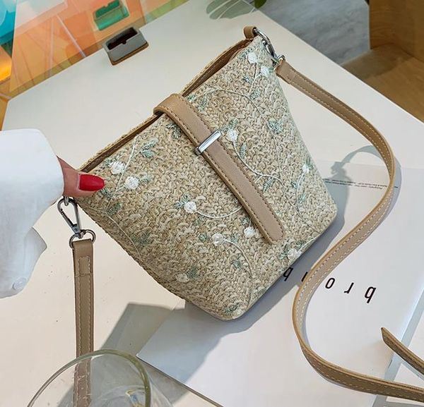 ready to ship the new lace embroidered beach woven bag dual-use retro wild casual straw bag 
ready to ship the new lace embroidered beach woven bag dual-use retro wild casual straw bag